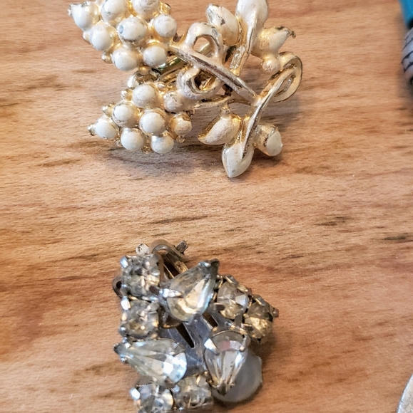 Bundle of Miscellaneous Jewelry - Picture 10 of 14